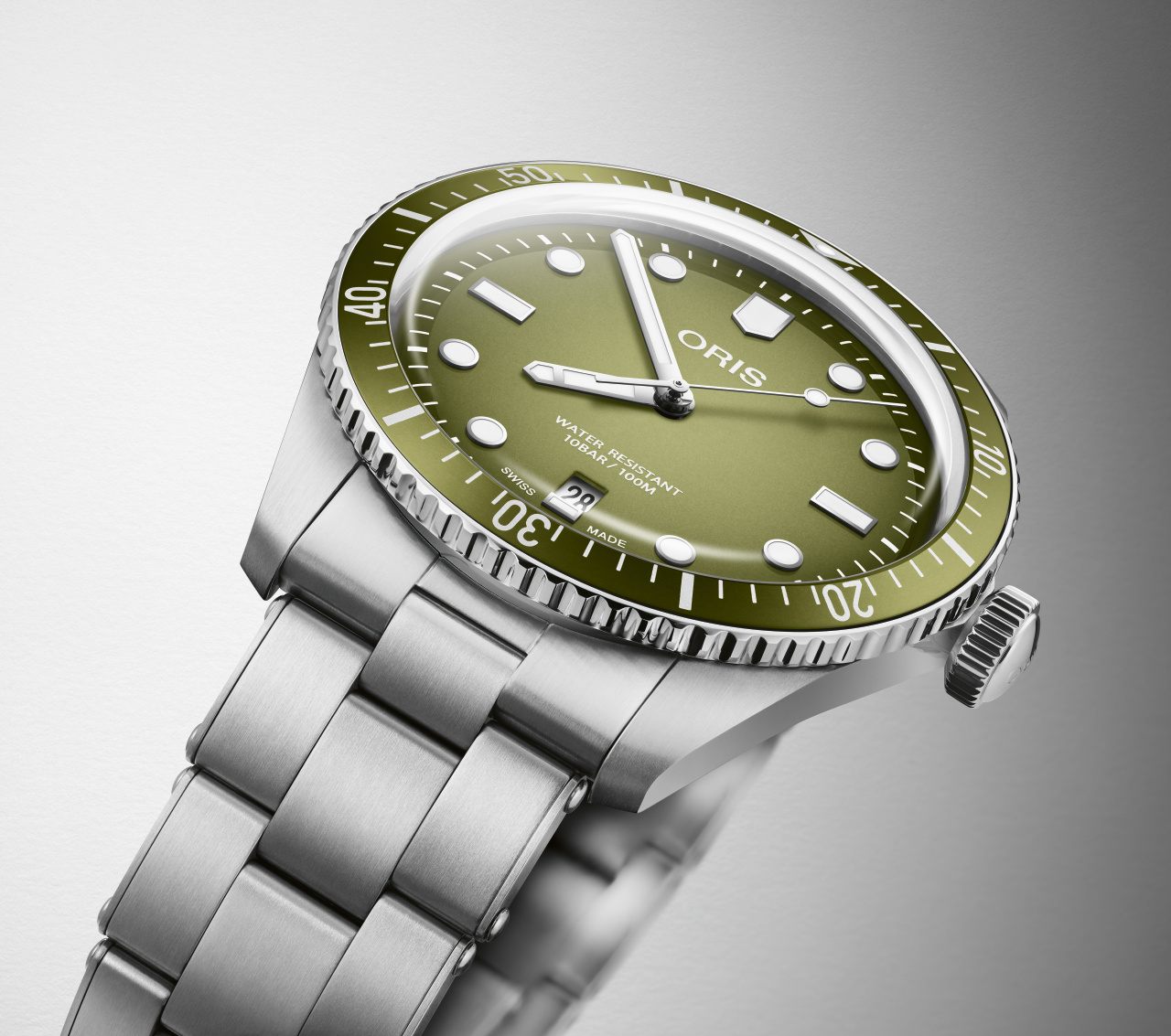 Oris Divers Sixty-Five Date in Waldenburg Green