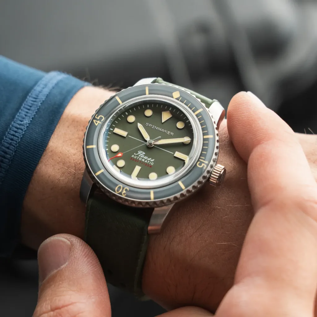 Spinnaker Introduces Fleuss 40 Automatic - 145th with fern grey dial on rubber strap on wrist