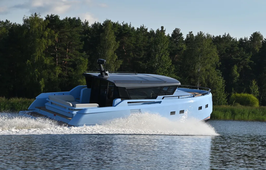 Glacier 48 Yacht in Bianchet colors near a tree-lined shore