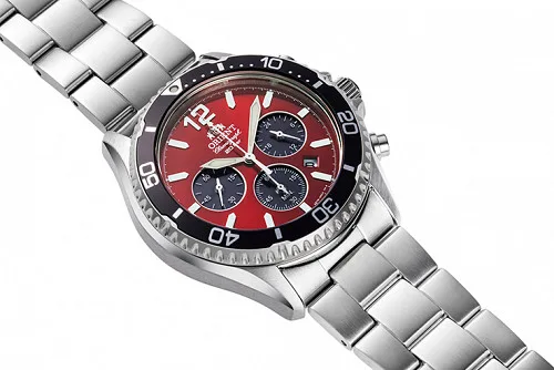 Orient Mako Chronograph RN-TX0207R image diagonal view